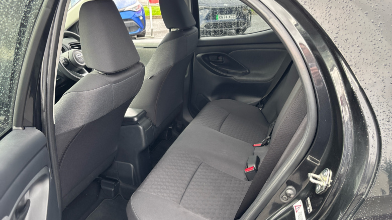 Toyota Yaris 1.5 Hybrid Design 5dr CVT Hybrid Hatchback